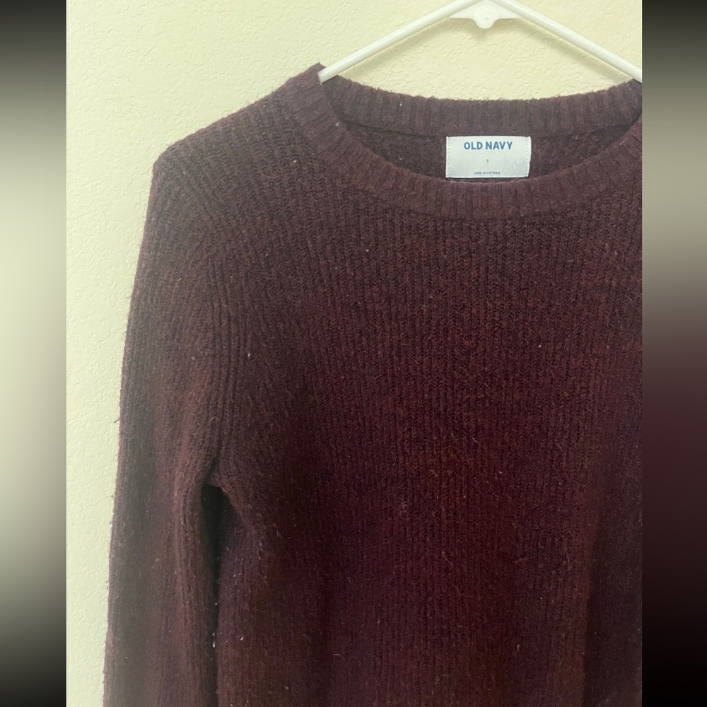 Old Navy Women’s Burgundy Sweater Size Small